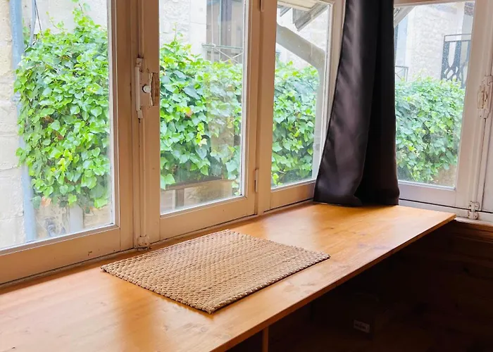 Maison De Rare Vu Chateau Apartment